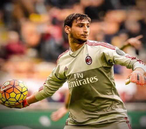 数据网站公布DPOY获奖概率：霍姆格伦居首，大幅领先文班（统计网站发布DPOY概率榜：霍姆格伦领跑，显著领先文班亚马）