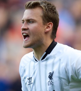 上海狂轰69分，怀特塞德8分半送4次封盖，上海大比分领先（上海火力全开轰下69分，怀特塞德8分半送4帽，上海早早拉开大比分领先）