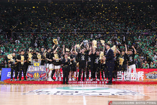 巴尔韦德谈抗议吃牌：天气那么冷，抗议抗议暖暖身子（巴尔韦德笑谈抗议领黄：天这么冷，就当暖个身）