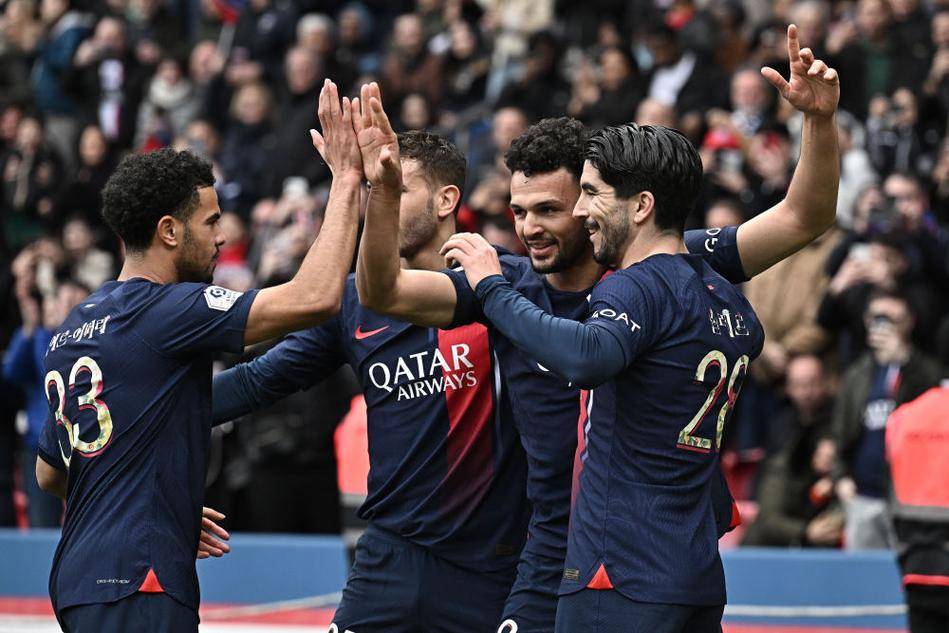 半场战报：科隆0-0圣保利（半场快讯：科隆与圣保利战成0-0）