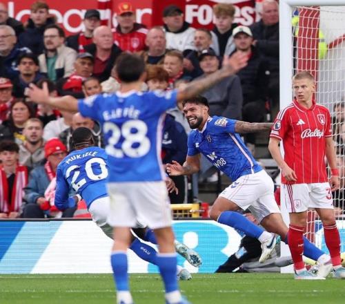 字母30+15+8难救主，唐斯打铁8中2布伦森37分，尼克斯送雄鹿7连败（字母哥30+15+8无力回天，唐斯8投仅2中，布伦森37分助尼克斯送雄鹿7连败）