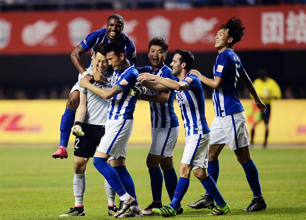 足球欧洲俱乐部频繁爆冷，球迷：本赛季太刺激（欧洲足坛冷门迭出，球迷直呼本季过瘾）