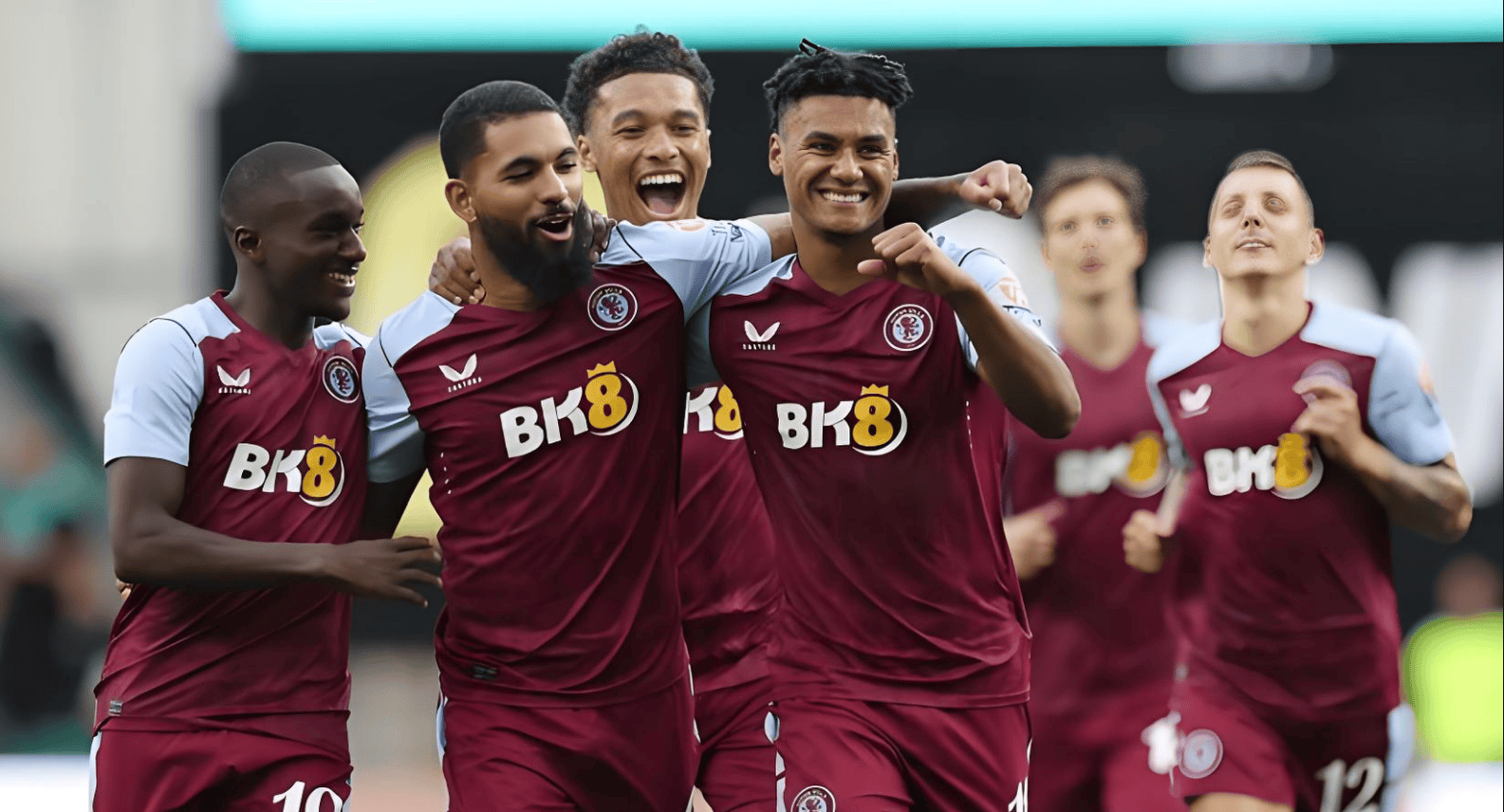 跟队记者：对阵巴萨赛前，蓝军主场外将竖立“寒王帕尔默”冰雕（随队记者：巴萨战前，切尔西主场外将立“寒王帕尔默”冰雕）