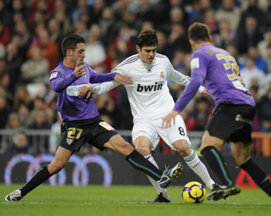 大胜33分！广东男篮晋级八强，“小胡金秋”表现出彩（轰赢33分！广东男篮挺进八强，“小胡金秋”闪耀全场）