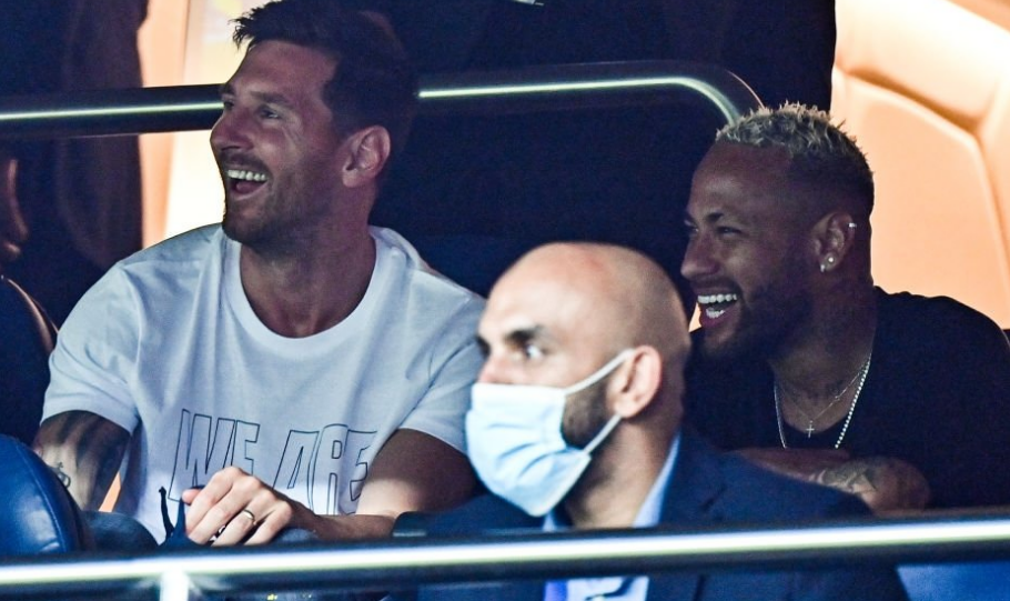 科斯塔库塔：库普梅纳斯踢后卫失误太多，位置提前有利于进攻（科斯塔库塔：库普梅纳斯打后卫失误偏多，前移位置更利于进攻）