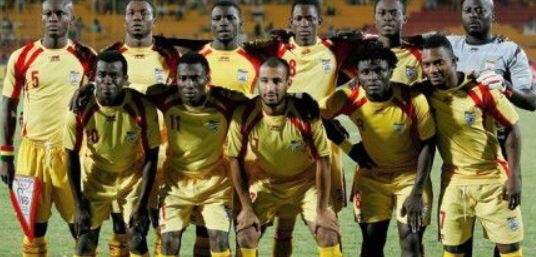 皇马这个时候放阿隆索，不就是放给利物浦的吗[do...（皇马此时放走阿隆索，不就等于拱手让给利物浦？）